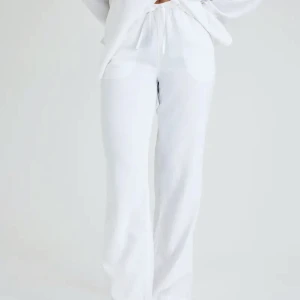 Bikbok linnebyxor  - Intressekoll på mina låg/mid waist linnebyxor från bikbok som är slut i nästan alla storlekar!!! Dem är oanvända med lapp kvar