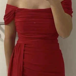 Balklänning  - Endast använd en gång! Sänker på priset vid snabb affär! 