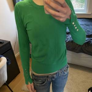 Cool grön tunn stickad tröja från zara, knappt använd i bra skick!💗