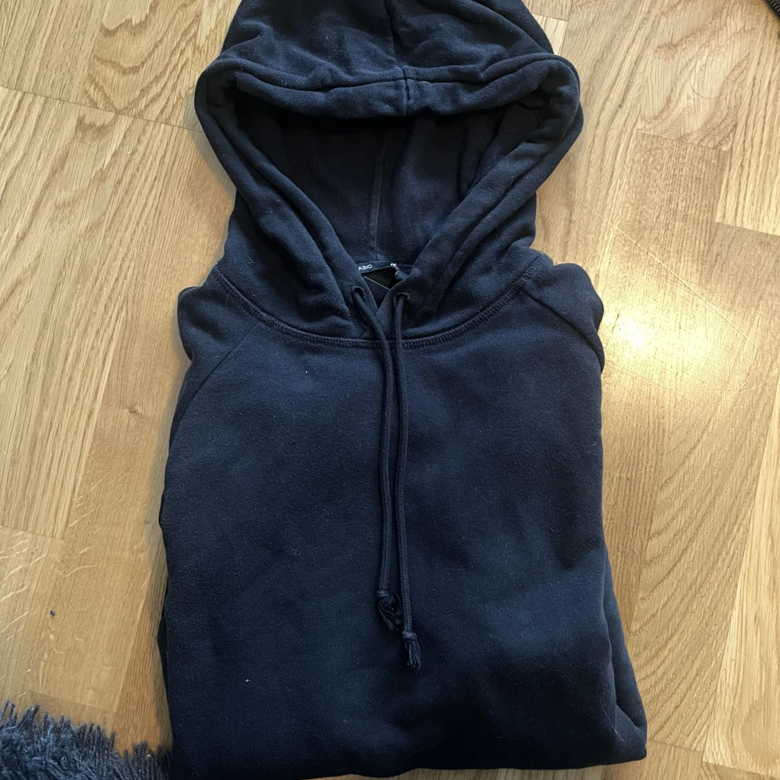 Svart hoodie