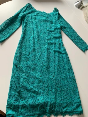 Klänning  - O använda klänning med tag helt nya.