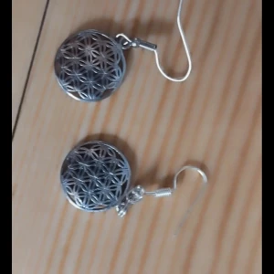 Örhänge flower of life  - Flower of life örhängen i äkta rostfritt stål. Kan posta eller mötas upp 