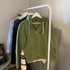 Champion zip - Dm för mer bilder, möts i Stockholm🌻🌻