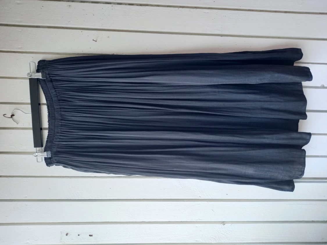 Pleated maxi Uniqlo skirt