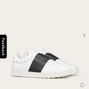 Valentino sneakers  - Säljer min brors Valentino sneakers. Väldigt bra skick då de är använda endast 3 gånger. 