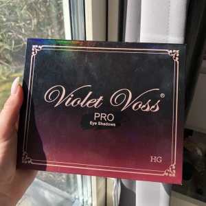 Violet Voss ögonskuggs palett - Palett från Violet Voss, mycket bra skick!