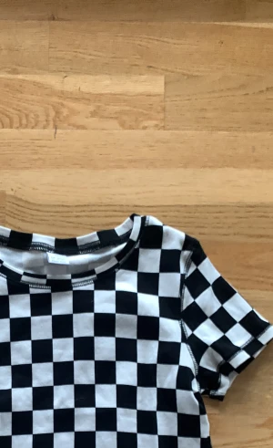 Rutig topp från Lindex  - Rutig topp från Lindex. Aldrig använd. 