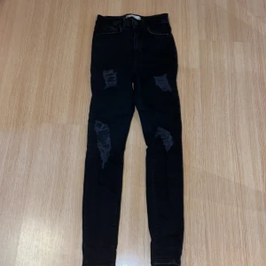 Håliga högmidjade skinnyjeans - Inga tecken på användning