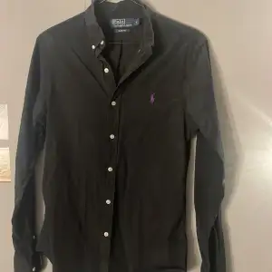Jättefin svart Ralph Lauren skjorta, helt oanvänd! (Den är helsvart, ljuset fick den att se halvgrå ut! 