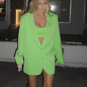 Oversized blazer - Oversized blazer från NA-KD / Josefine HJ.  Storlek 38. Passar mellan 36-40 (jag är s, perfekt oversized på mig.  Använd max 3 gånger. 