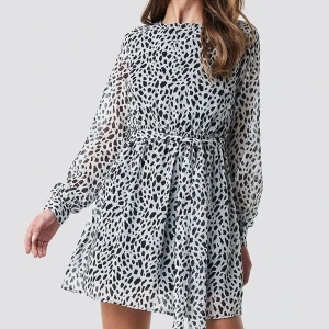 Klänning NAKD - Så fin klänning från NAKD. Endast använd 1 gång!🤍