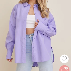 Lila skjorta - Lila skjorta köpt på Nelly, aldrig använd.  Storlek M, nypris 399