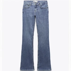 Low jeans  - Säljer två par super fina jenas som jag aldrig andvänt❤️❤️det är ett par i 34 och ett par i 36, jag tycker inte riktigt det är min stil❤️