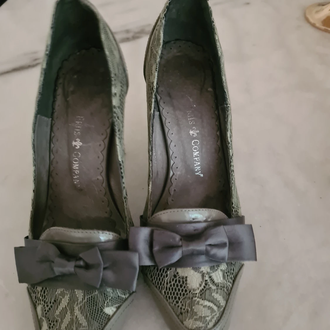 Annorlunda höga klackar  - 91