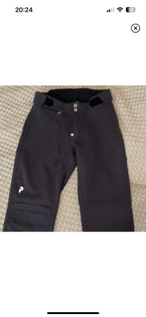 Peak Performance byxor - Peak Performance outdoor byxor. Har aldrig användt pga att dem är för små för mig. Storlek XS 