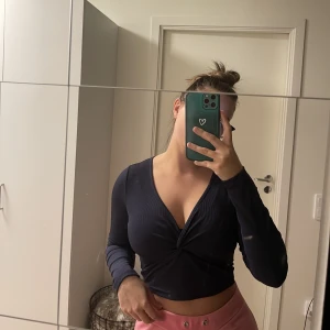 Långärmad topp  - Perfekt för fest men dessutom för vardag💗 Aldrig använt denna och är därför i jättebra skick 