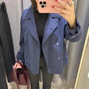 Trenchcoat - Använd två gånger ifrån monki passar S/M❤️