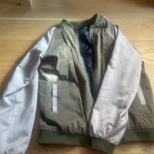 Ängel jacka - Storlek XS, sparsamt använd