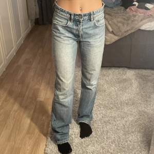 Jätte fina jeans från zara, säljer pga av att dem är lite för stora