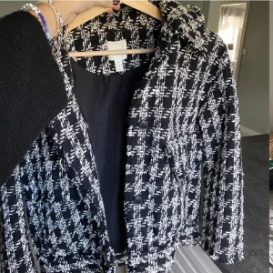 Jacka  - Säljer för att den inte kommer till användning , fint skick! 