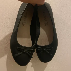 Svarta ballerina - Svarta ballerinaskor 100kr plus frakt