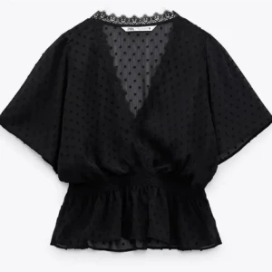 blus - superfin topp från zara i str xs!! endast använd 1 gång💓 nypris 359