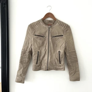 Läderjacka - As ball läderjacka som inte har några defekter! 