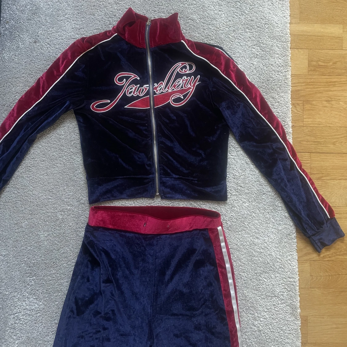 Matchande byxor och tröja - 91