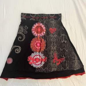 Superfin knälång kjol från Desingual i storlek M❤️