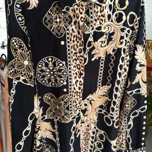 Skjorta  - En unik korta som är lite festlig