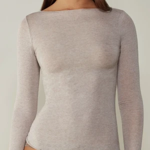 Intimissimi tröja - Säljer min Intimissimi tröja då jag tyvärr aldrig använder den. Den är i nyskick och nypriset är 569kr. Skriv privat för egna bilder, köparen står för frakten💕