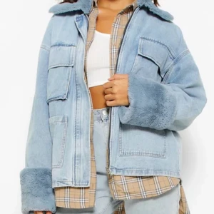 Jeansjacka med päls  - !!!INTRESSEKOLL!!! På denna jättesnygga jacka 🙏🏽(min har dock grå päls) använd fåtal gånger. Skriv vid frågor 💕