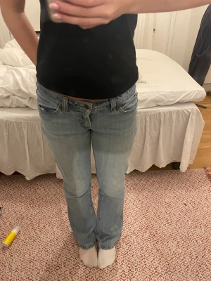 lågmidjade jeans - as coola lågmidjade jeans ifrån levis🥰🥰 så så snygga och passar till allt !