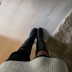 Klackskor - Boots med klack, skinn, jätte sköna.