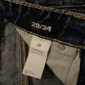 Eytys jeans  - Lågmidjade eytys jeans i rak modell! Skitsnygga jeans som tyvärr inte kommer till användning! Har använt max 5 ggr, så iprincip oanvända!
