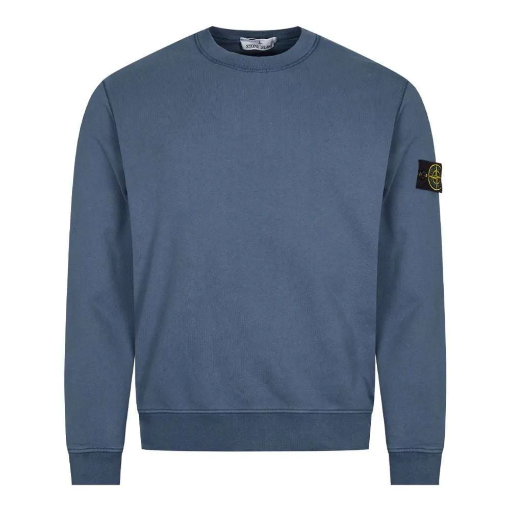 En äkta Stone Island sweatshirt i storlek M, i en fin blå färg, helt ny endast testad en gång. Man får med 2 extra knappar. Köpt för 2899kr.. Hoodies.