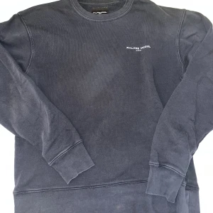 Philippe Model tröja  - Blå Philippe Model tröja crewneck  Skick 9/10 knappt använd 