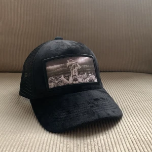 Velvet keps - Hej! Säljer och byter  min velvet keps som jag har köpt från berrettosweden. Den är använd typ en halv dag. Skriv om ni är intresserade😄