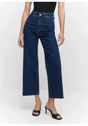 Mörkblå Flared Jeans, Nyköpta.  - Högmidjade, Jeans, Flared.  Precis köpta på Mango i Spanien Medium stretch.  Jag är 158 cm och de passar mig som full length.  Storlek 36.   Passar en kort tjej om man vill ha full length och en längre tjej om man vill ha ankle length.  