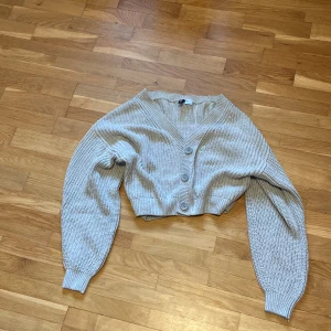 Cardigan! - Super skön cardigan. Inte min stil längre! Använd några gånger 