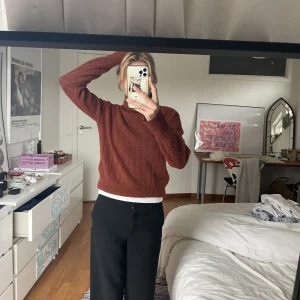 Orange stickad tröja - Mysig, häääärlig och varm orange tröja köpt secondhand 🧡i bra skick 😉