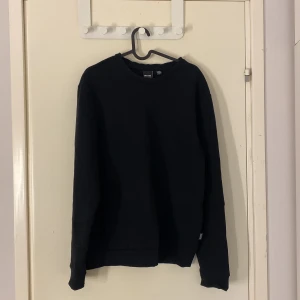 Sweatshirt  - Svart sweatshirt som aldrig kommer till användning 