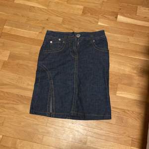 Snygg jeans kjol från MEXX! lite lång 