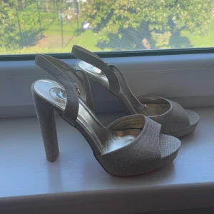 Klackar  - Helt oanvända klackar 