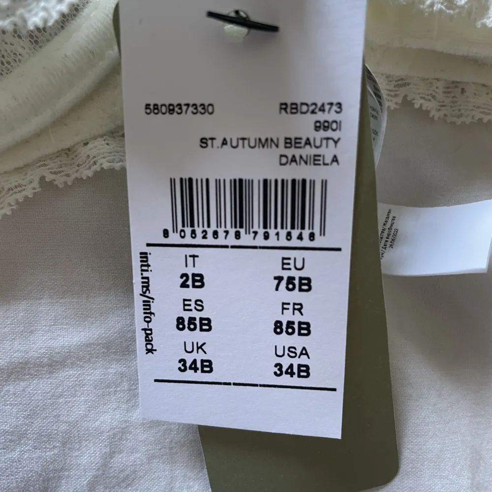 Slutsåld bralette från intimissimi som är helt oanvänd och prislappen kvar. Storlek 75B. Övrigt.