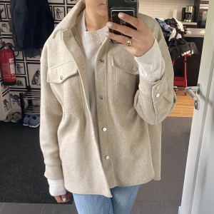 Kappa - Beige kappa, köpt förra året men använde aldrig då jag köpte en annan💕  