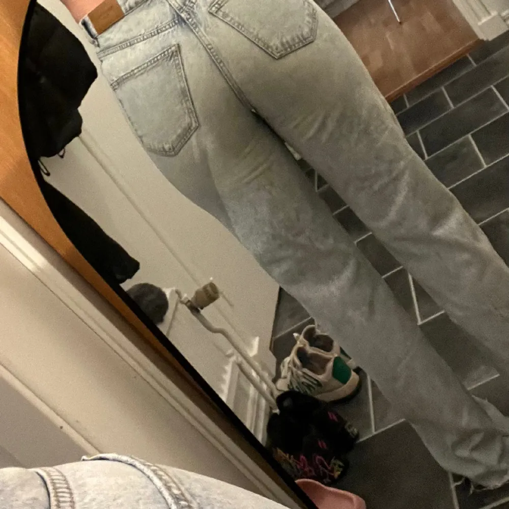 Typ oanvända fina långa jeans. Ganska hög midja.. Jeans & Byxor.