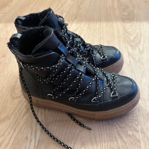 The other stories skor 36  - Säljer mina skor i bra skick, är små för mig. Fins i Tyresö  