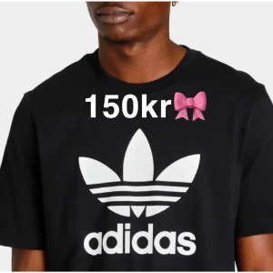 Svart Adidas T-Shirt med Tryck - Jätte fin adidas tröja med tryck! Originalpris: 280kr