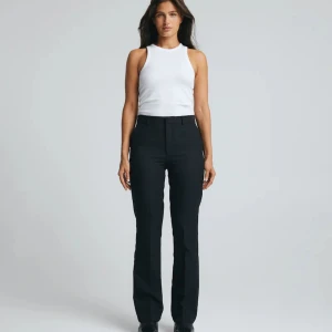 Bikbok kostymbyxor  - Kostymbyxor bikbok i modellen Vilma med medelhög midja! i storlek 36, i jättefint skick men har gått upp en storlek och säljer därför dessa